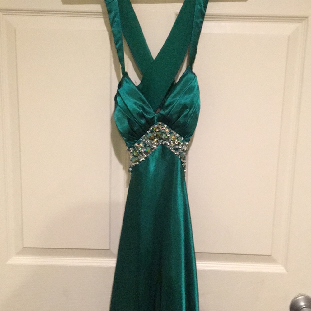 Emerald green prom dress